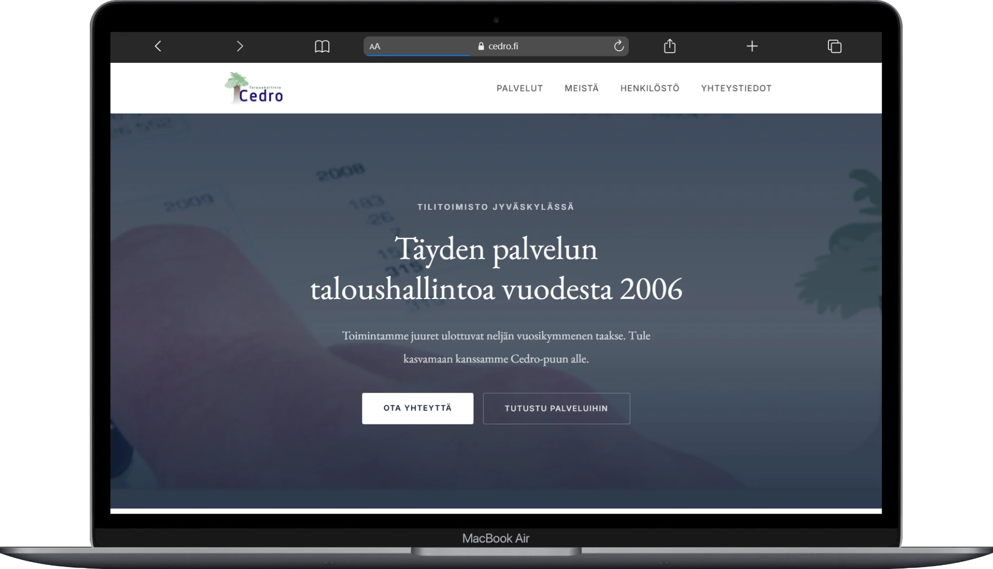 Cedro.fi verkkosivut tietokoneella