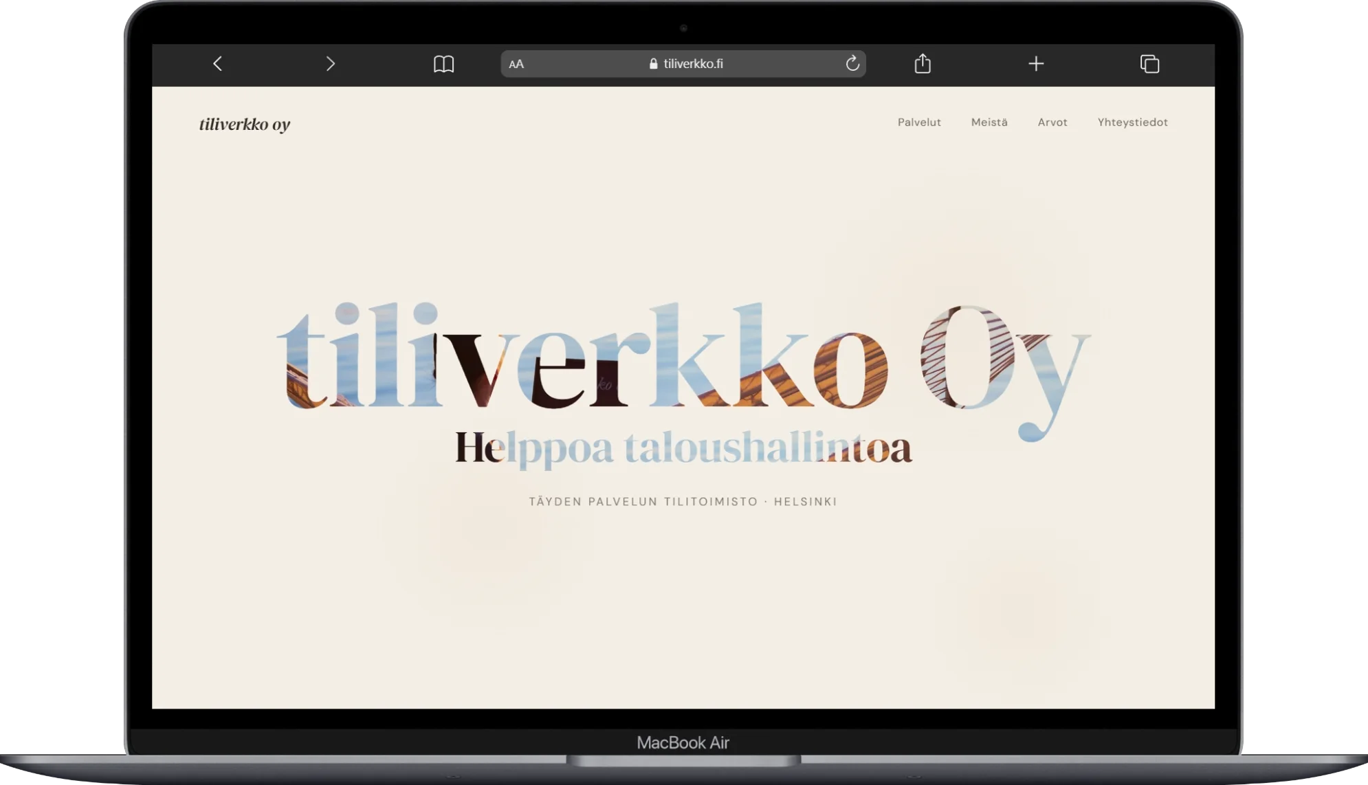 Tiliverkko Oy verkkosivut tietokoneella